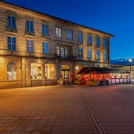 Fully Furnished 릴레스트룀